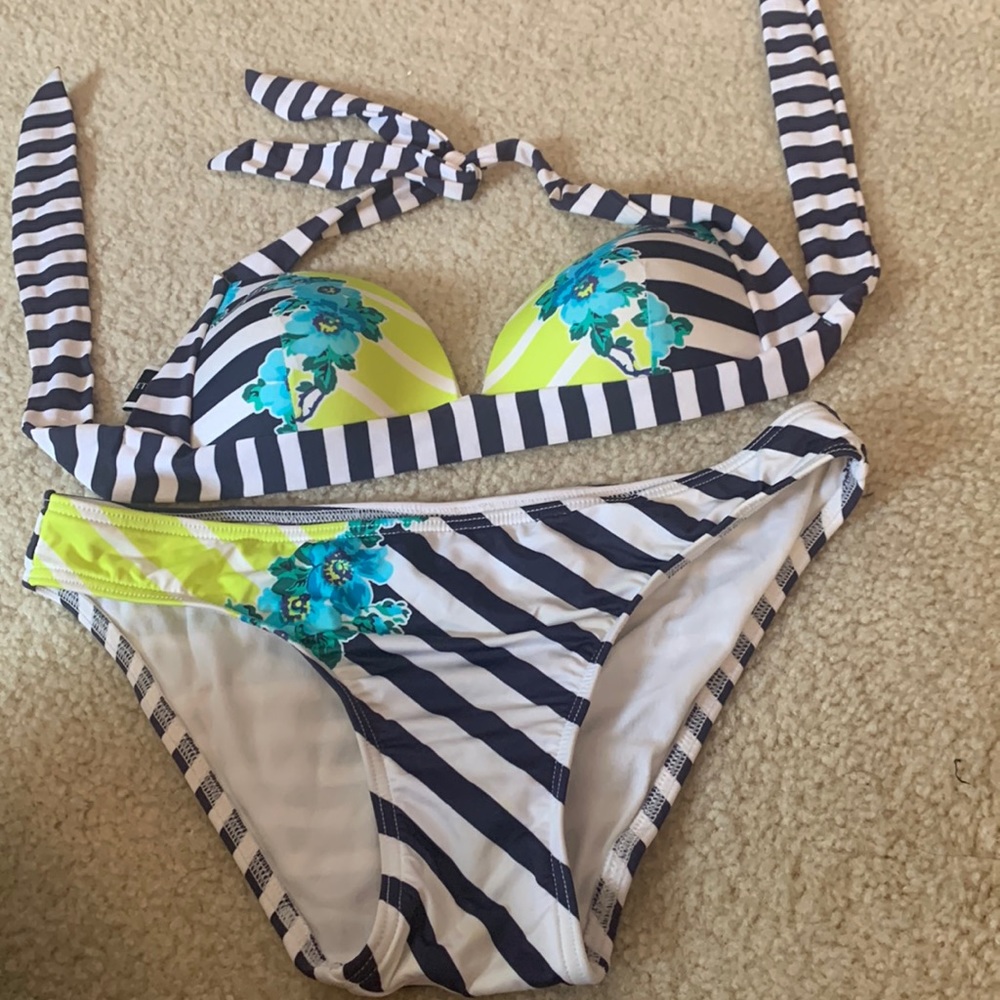Jet’s Jessica Allen bikini suit